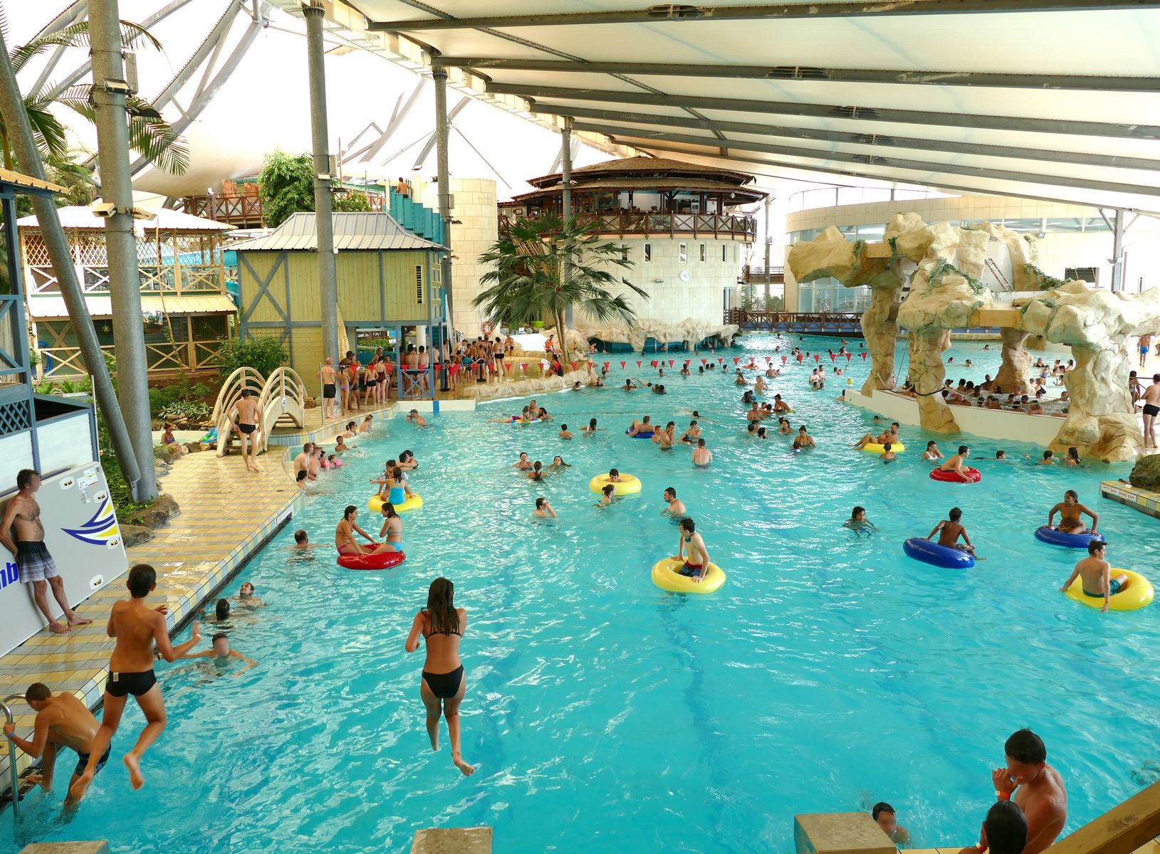 Les Antilles de Jonzac Parc aqualudique & Piscines à 1h de Bordeaux