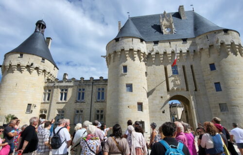 Visite du château de jonzac en 2023 avec le châtelet rénové